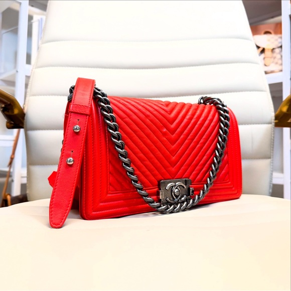 ❤️‍🔥CORAL CHANEL❤️‍🔥Chevron Medium boy bag - Picture 1 of 15
